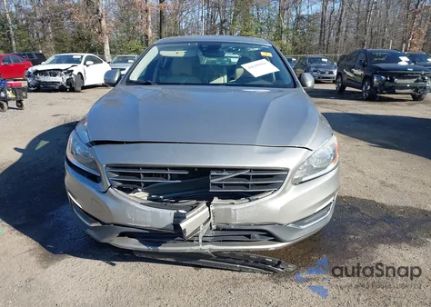 2016 Volvo S60 T5 Drive-E Premier z USA, uszkodzony, nr VIN YV126MFK2G2400562